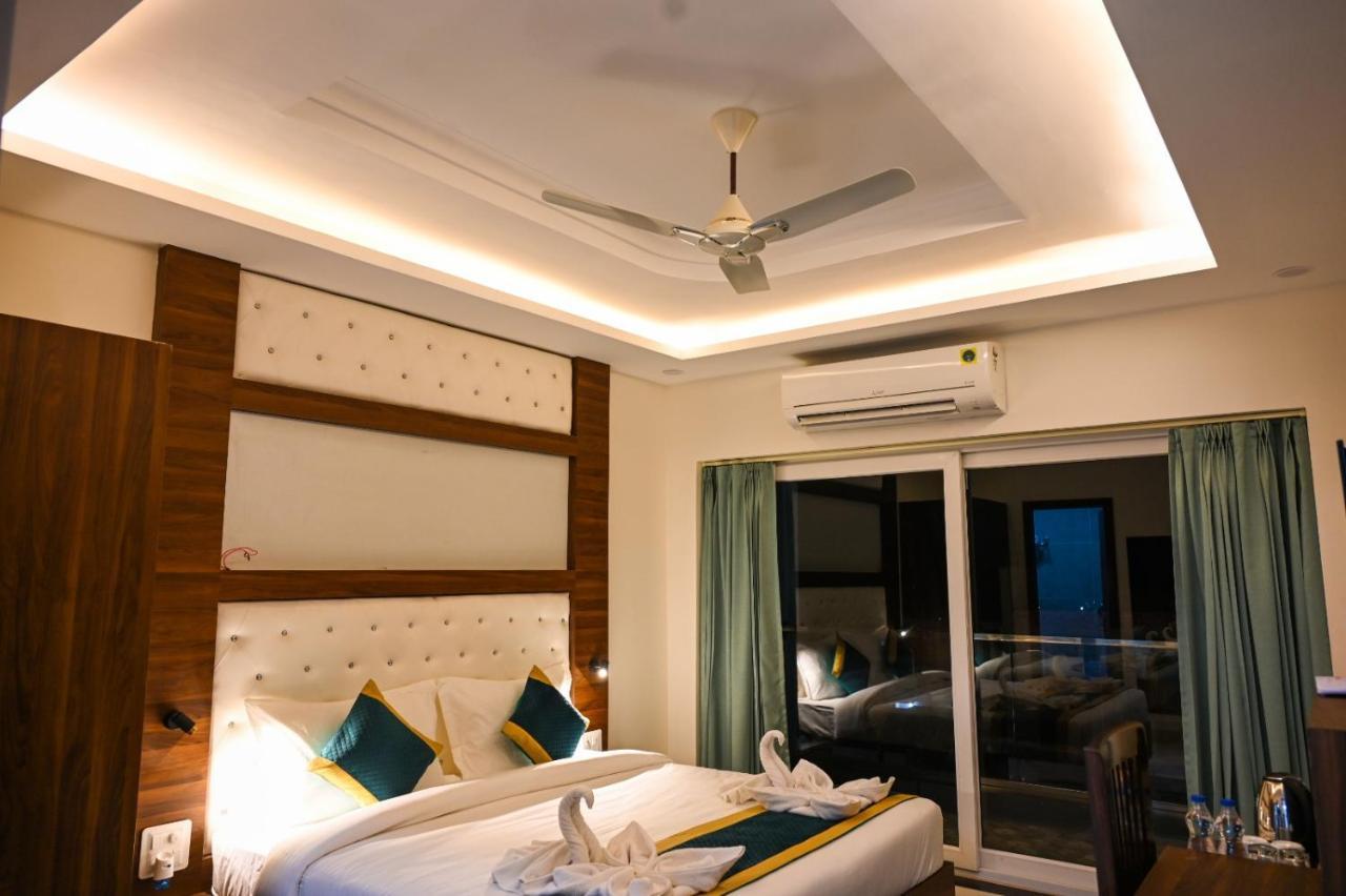 Hotel 7 Heaven Dehradun Exterior foto