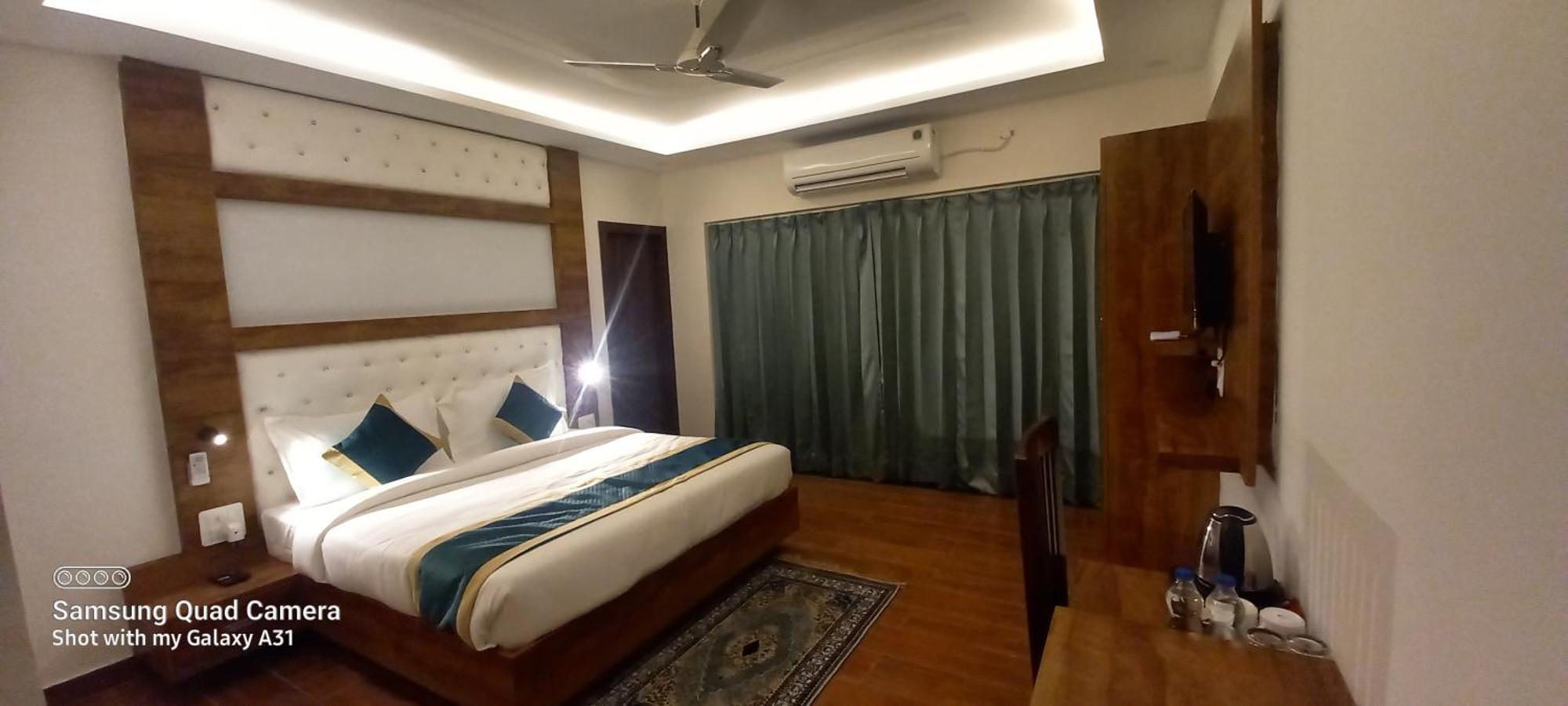 Hotel 7 Heaven Dehradun Exterior foto