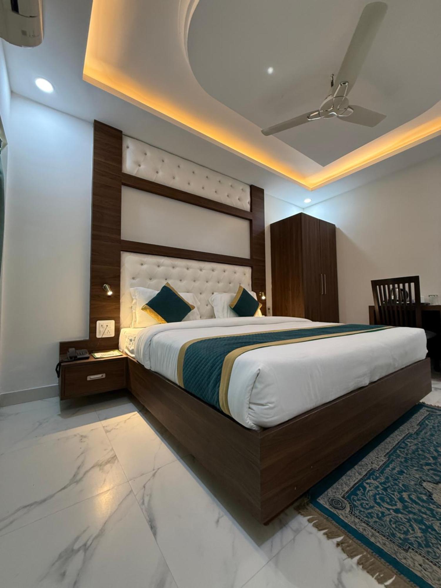 Hotel 7 Heaven Dehradun Exterior foto
