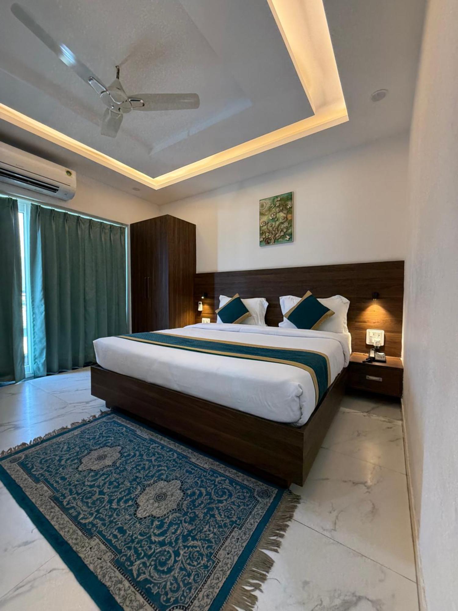 Hotel 7 Heaven Dehradun Exterior foto