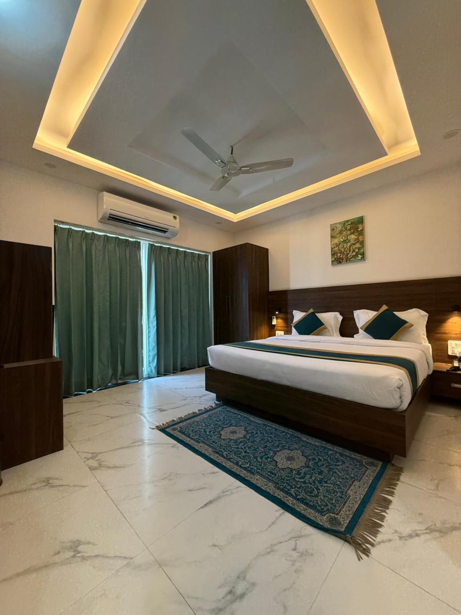 Hotel 7 Heaven Dehradun Exterior foto